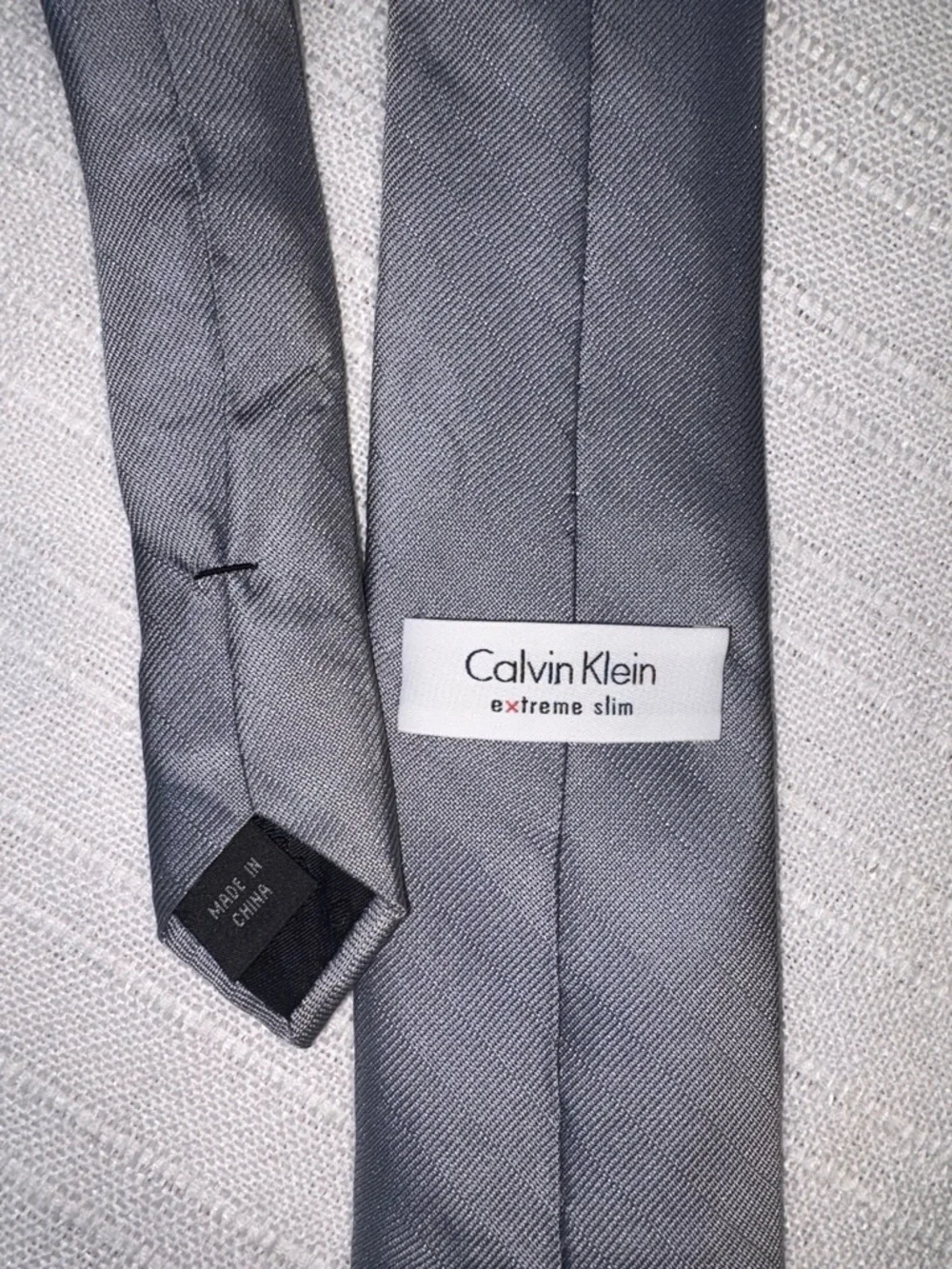 Calvin Klein Necktie Silver Solid Extreme Slim OS EUC Silk